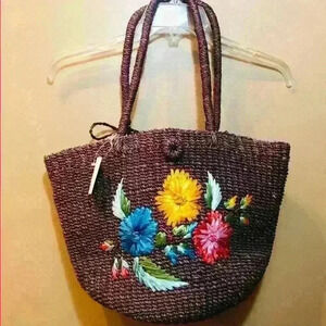 NWT! Croft & Barrow Embroidered Straw Tote Bag.